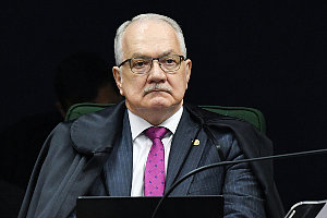 Denúncia anônima de tráfico não justifica invasão em domicílio, diz Fachin