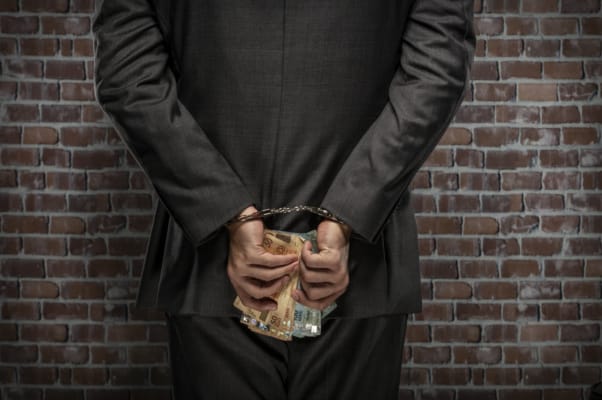 Crime de corrupção ativa exige oferta de vantagem para ato futuro, diz juíza